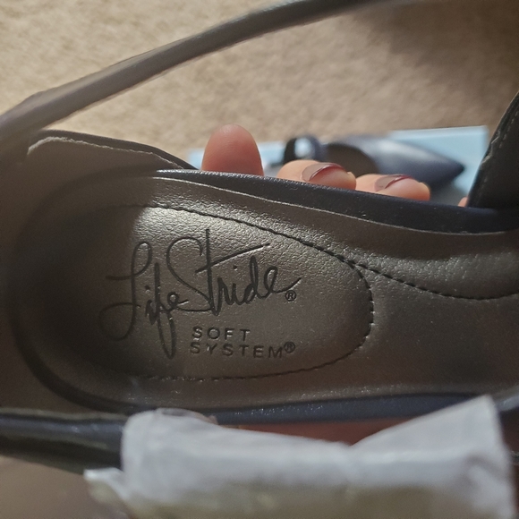 Shoes - Picture 7 of 8